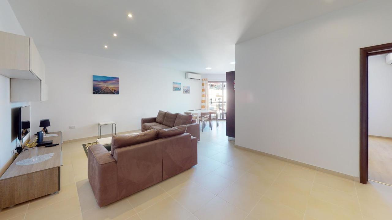 Spacious 2 Bedroom Apartment In Слима Екстериор снимка